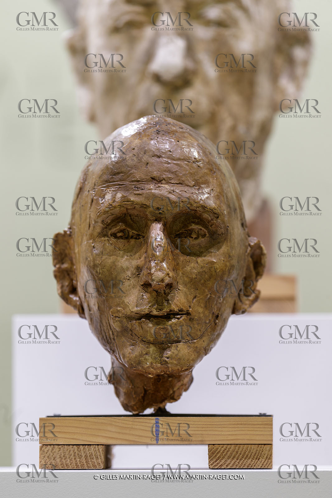 02 05 2023, Paris (FRA), oeuvre de Germaine Richier, Exposition Centre Pompidou 2023,  Le Poète [Geroges Borgeaud] 1945, Plâtre original patiné, 29 x 19 x 22 cm, Collection particulière