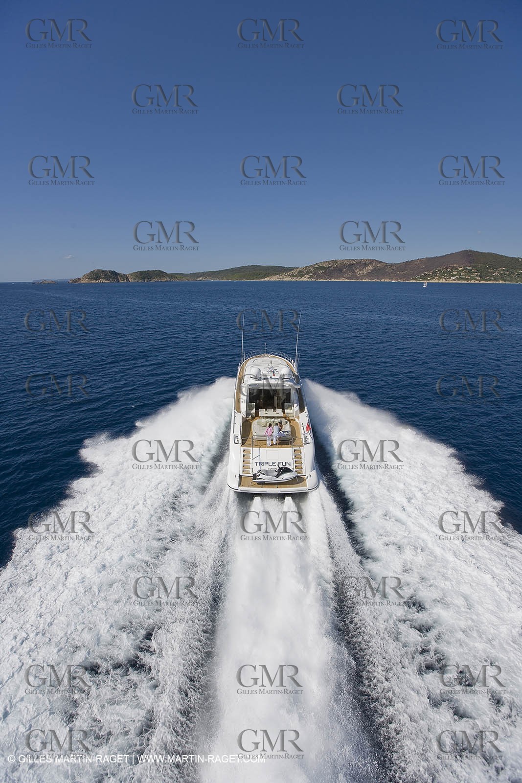 06 09 2007 - Saint Tropez (FRA, 83) - Superyachts - Motoryachts - Mangusta 92 Triple Fun in Saint Tropez - Mooring at Club 55 at Pampelonne Beach
