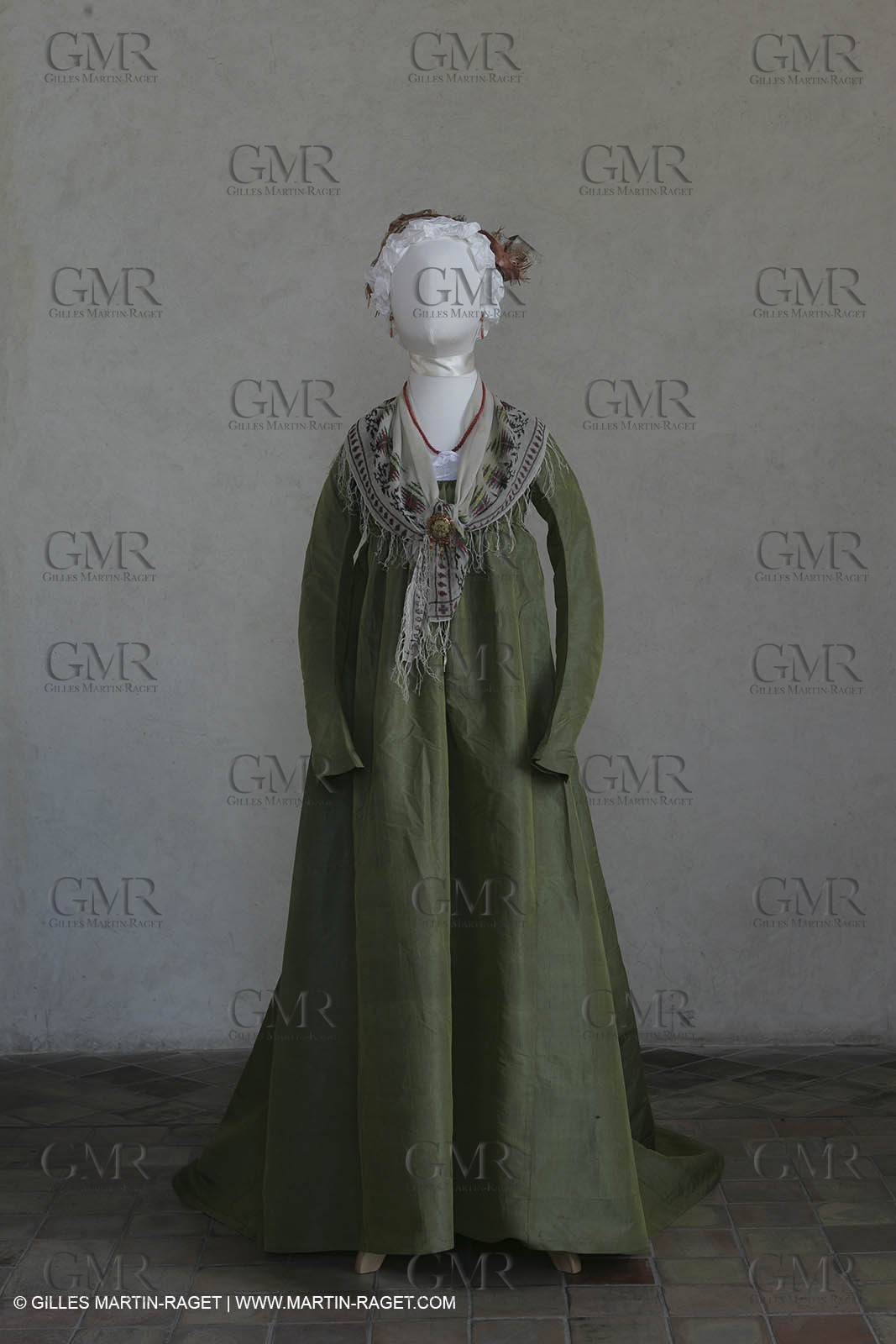 May 2004 - La Tour d'Aigues (FRA, 84) - Old costumes for women of the South exhibition