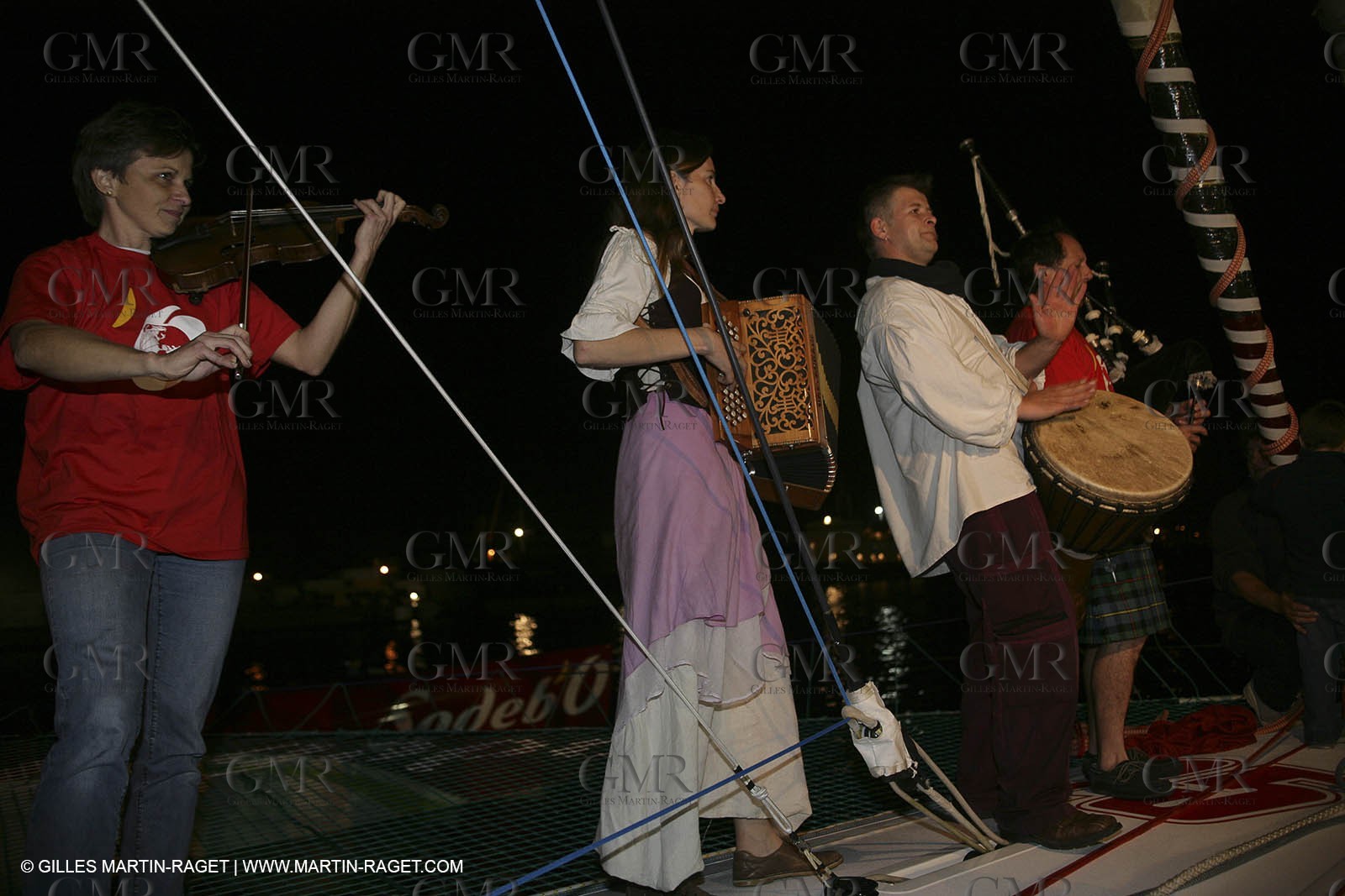 27 10 2006 - Saint Malo (FRA) - Route du Rhum 2006 - Thomas Coville - Sodeb'O - Lock passage