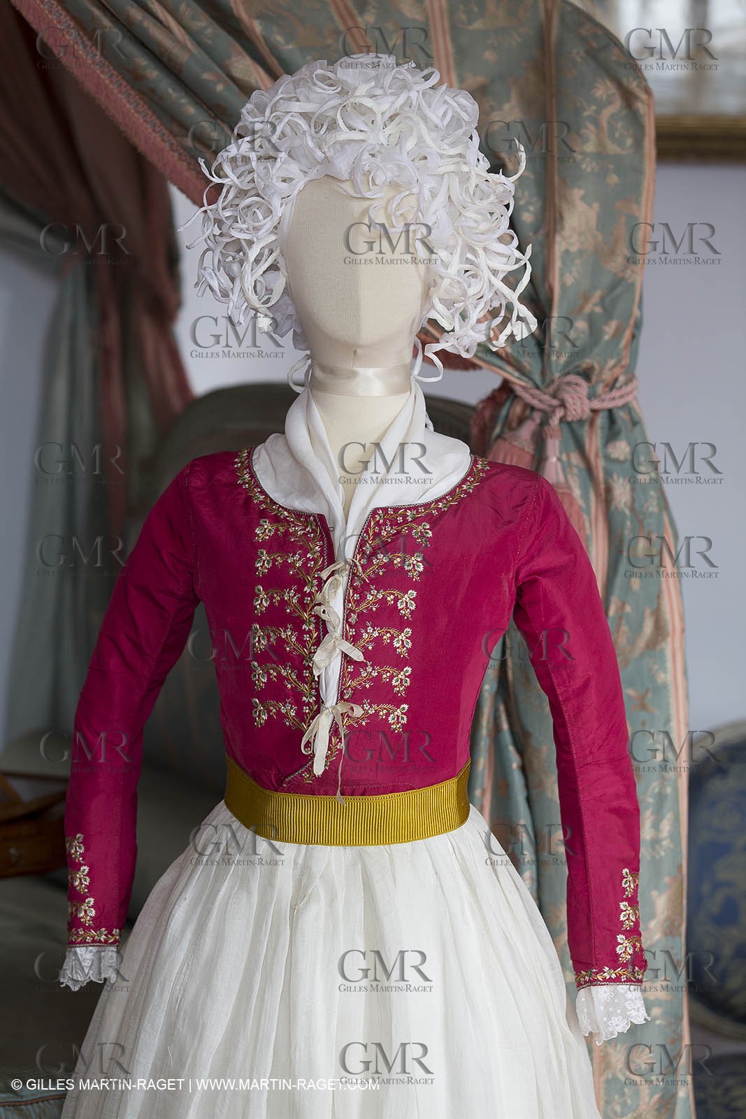 31 10 2013 - Ansouis (FRA,84) - Ansouis castle - Costumes of the exhibit Men costumes