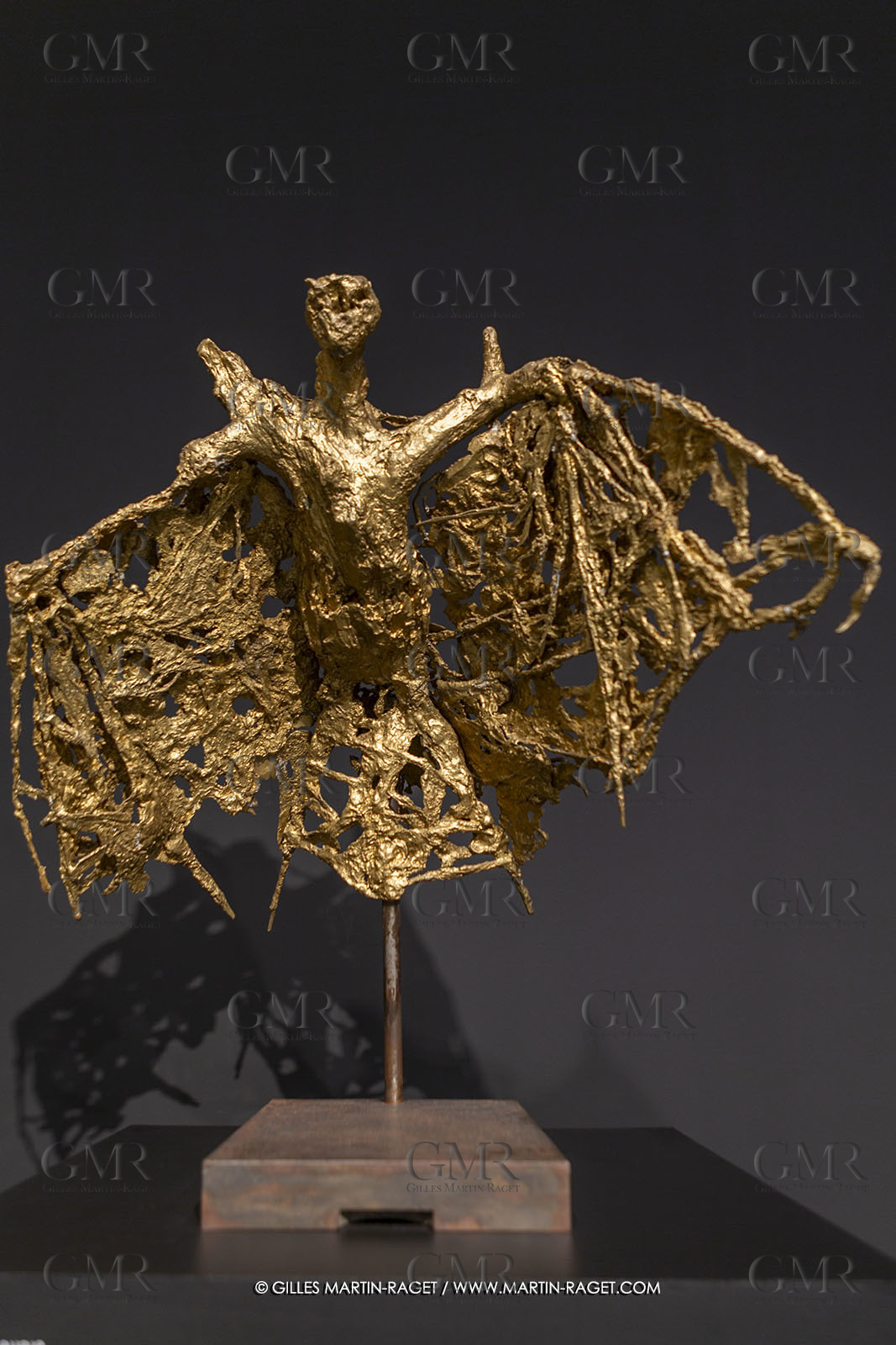 30 10 2023, Montpellier (FRA), oeuvre de Germaine Richier, Exposition Centre Pompidou - Musée Fabre 2023, La Chauve-souris 1946,  Bronze naturel nettoyé, Numéroté 6 6, Fondeur : L. Thinot, Paris, 84 x91 x 58 cm, Musée Fabre Montpellier,  achat de la ville de Montpellier avec la participation du FRAM Languedoc-Roussillon, 1996