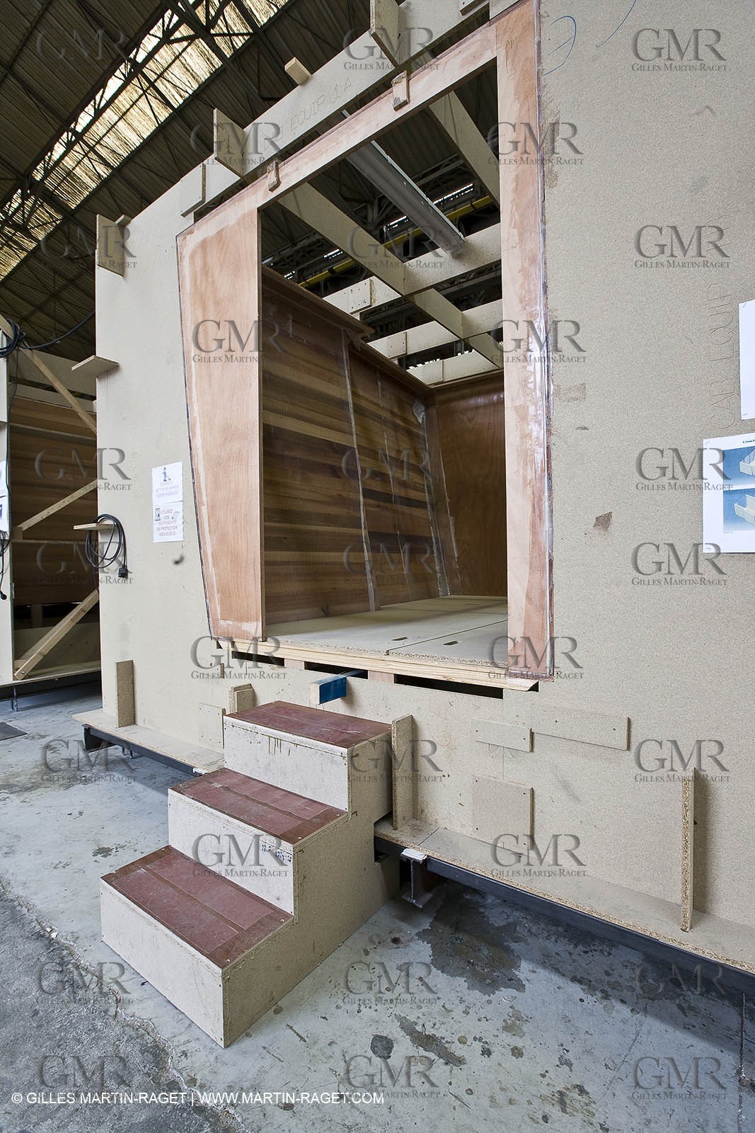 22 01 2008 - La Ciotat (FRA, 13) - Construction of cruising catamaran Nahema at H2X boatyard -modules lamination