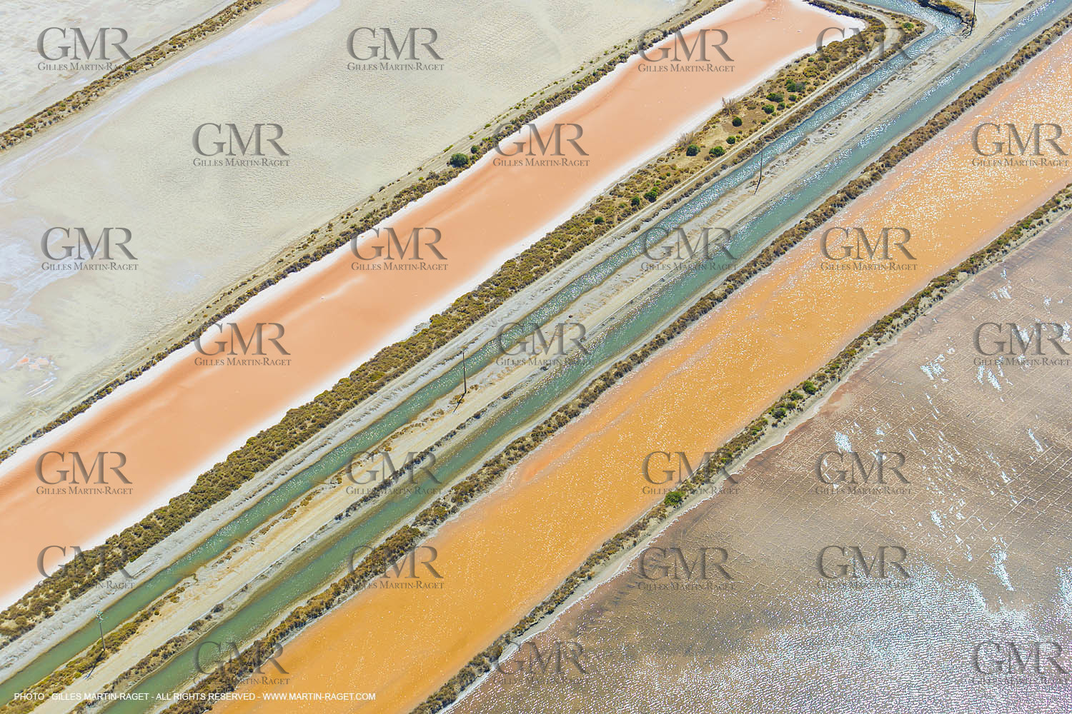 Marais salants à Aigues Mortes