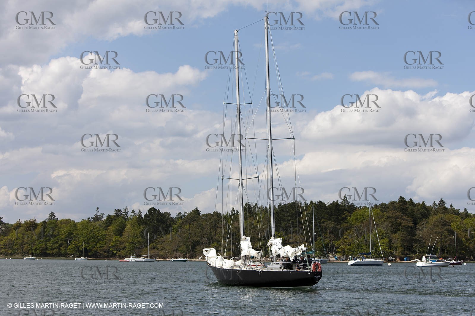 19 05 2010- Benodet (FRA,56)  -  Pen Duick III  sailing in Odet river