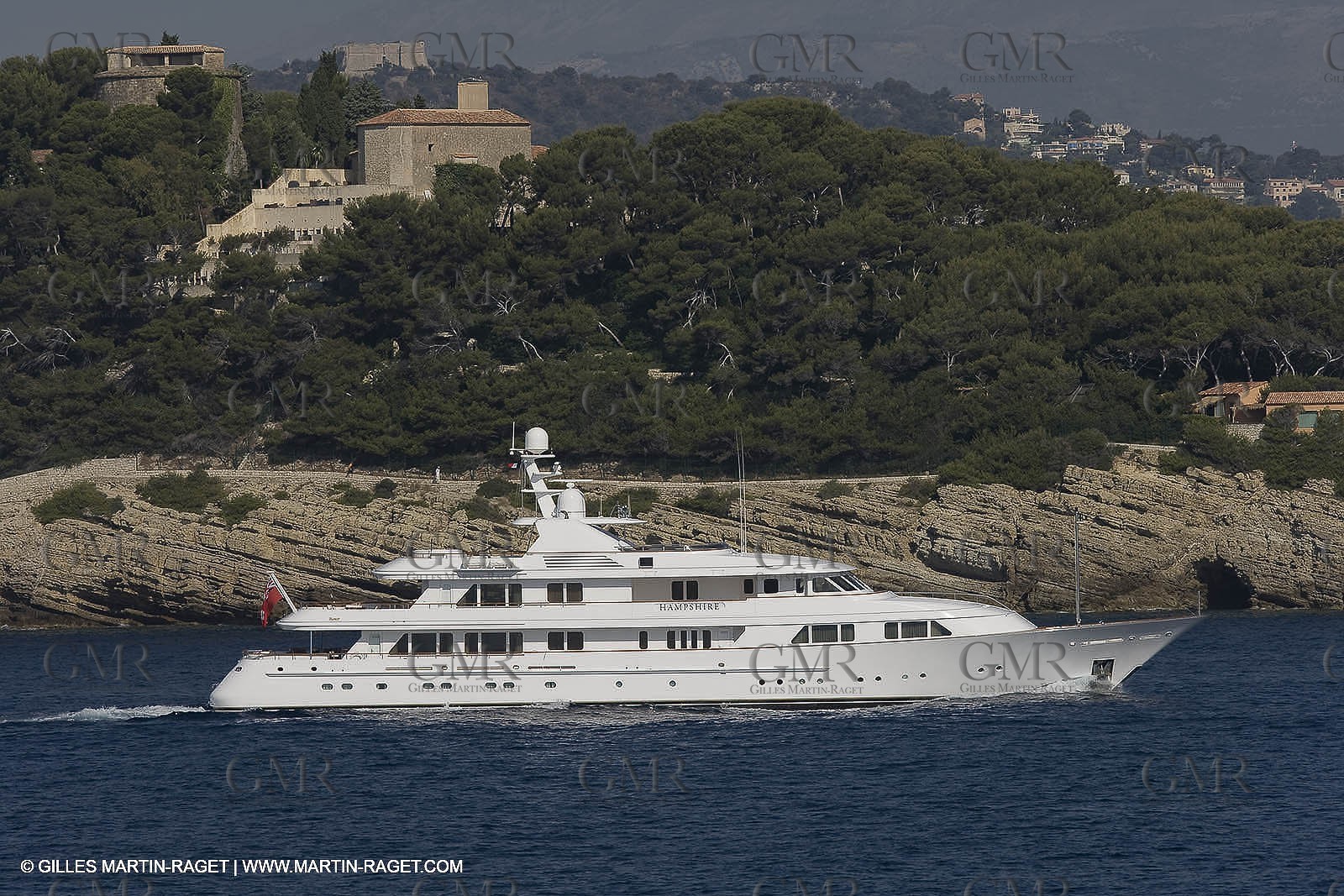 28 07 2007 - St Jean Cap Ferrat - SuperYachts - Motor Yachts - Hampshire