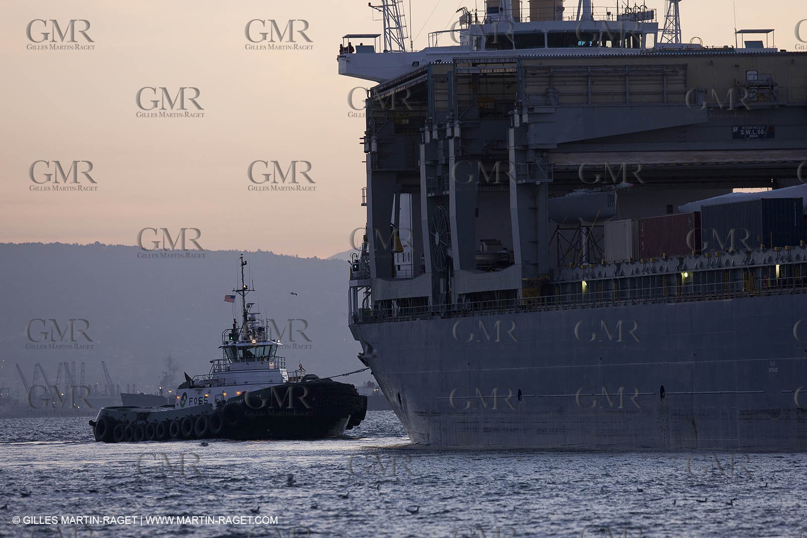 01 03 2011 - San Frnacisco (USA,CA) - Harbour operations - ship details - ship unloading - containers