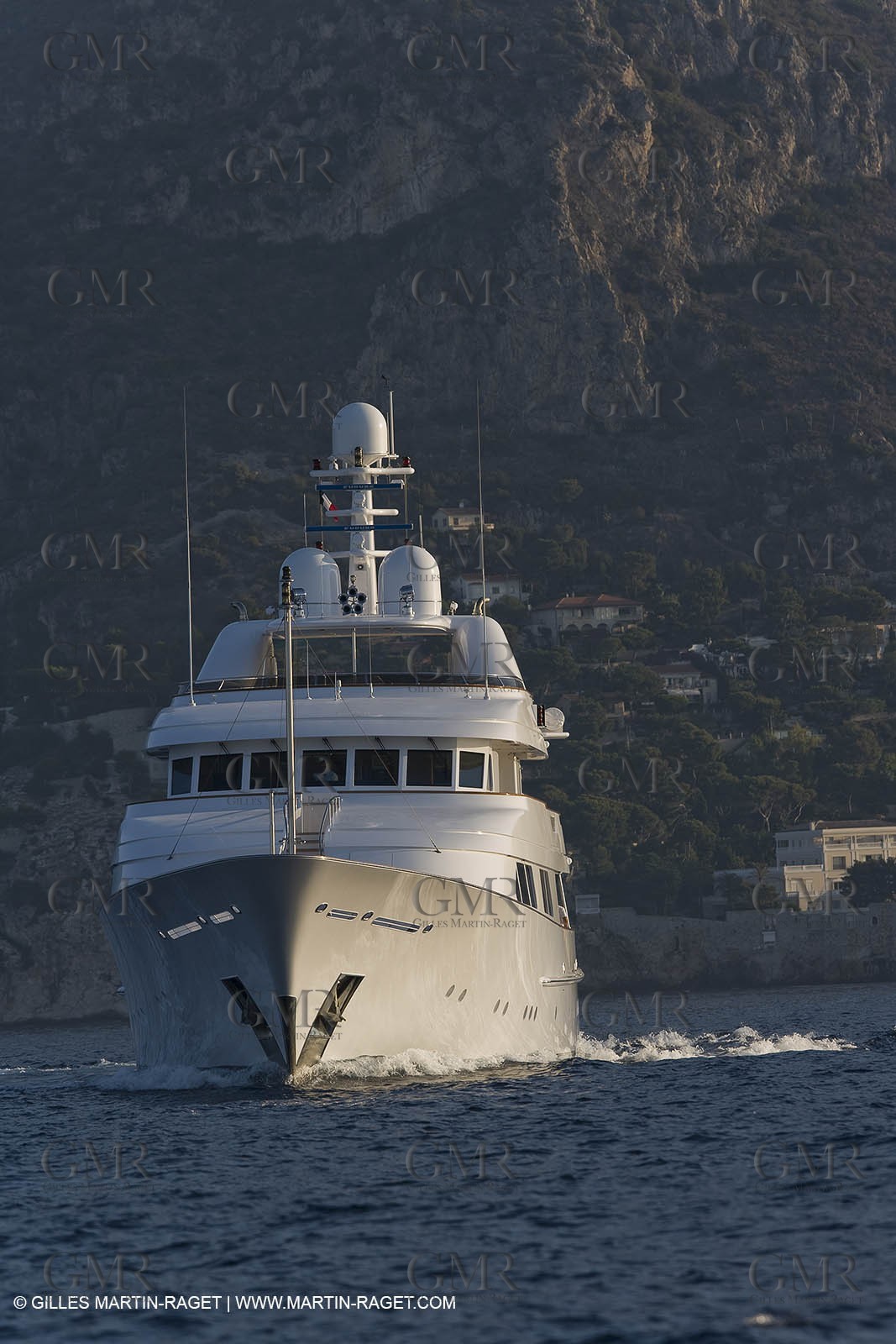 28 07 2007 - St Jean Cap Ferrat - SuperYachts - Motor Yachts - Hampshire