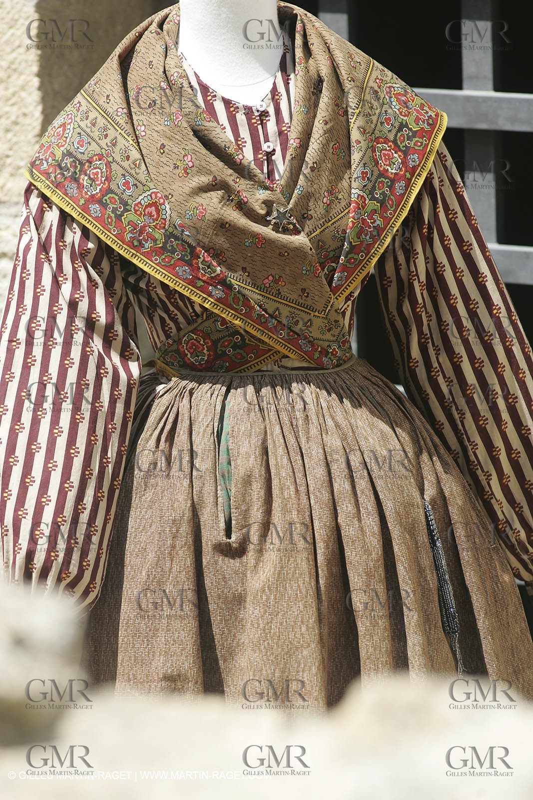 May 2004 - La Tour d'Aigues (FRA, 84) - Old costumes for women of the South exhibition