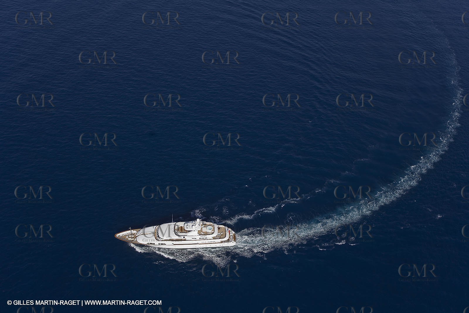 28 07 2007 - St Jean Cap Ferrat - SuperYachts - Motor Yachts - Hampshire