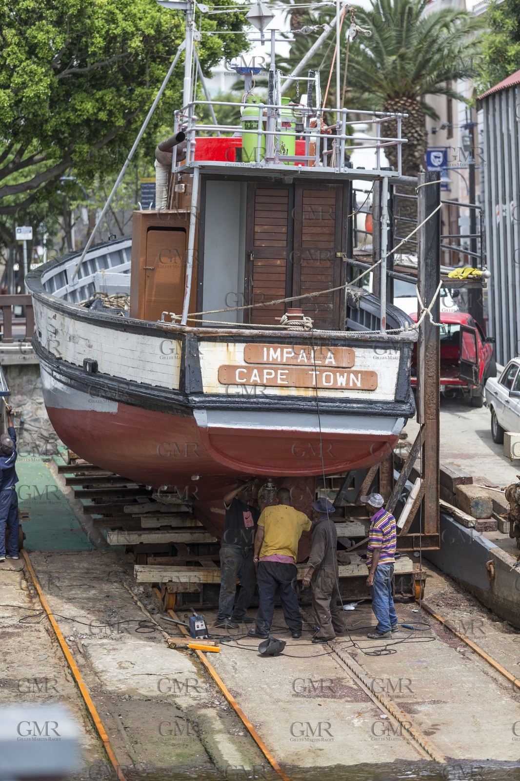 08 11 2014, Capetown (ZAF), Volvo Ocean Race 2014-15, Team Alvimedica, Nursing the boat