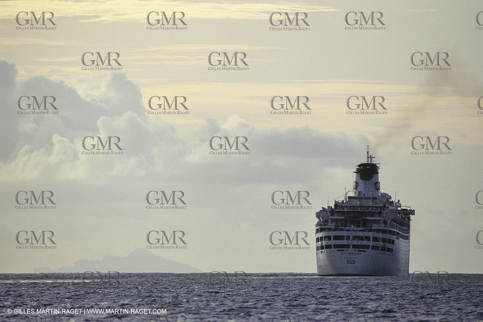 Paquebots, liners, cruise ships