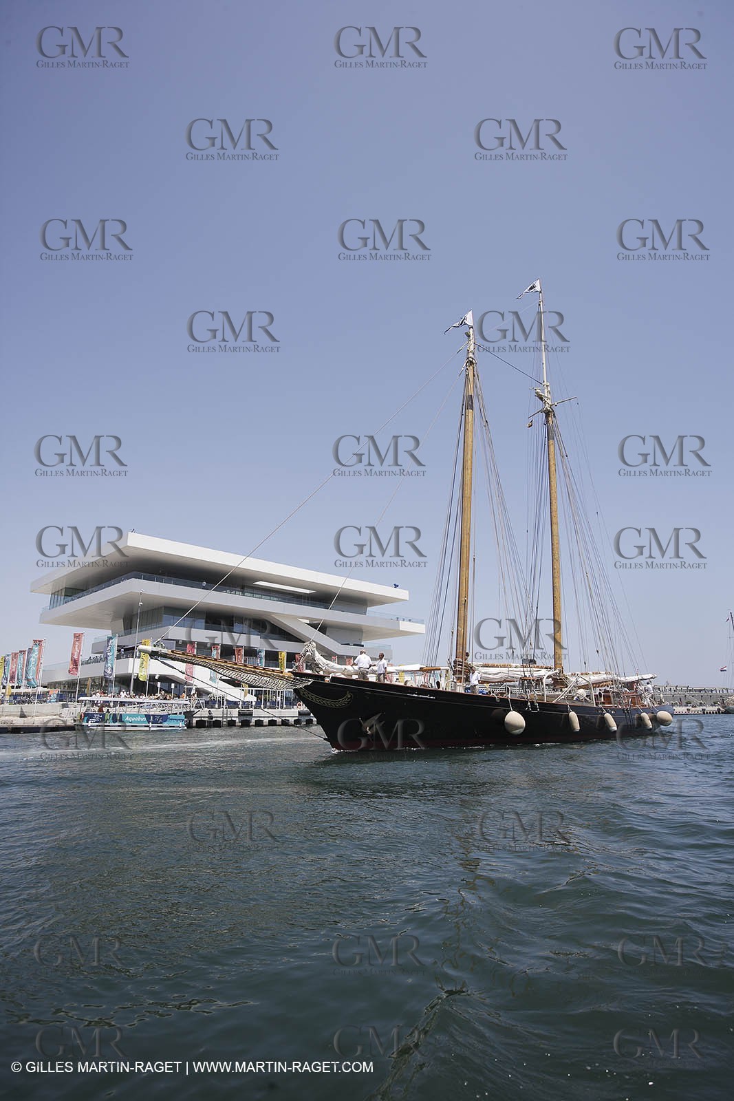 01 07 2007-Valencia (Spain)- 32nd America's Cup - Final Match - Day 7 - America Schooner replica arrives in Port America's Cup