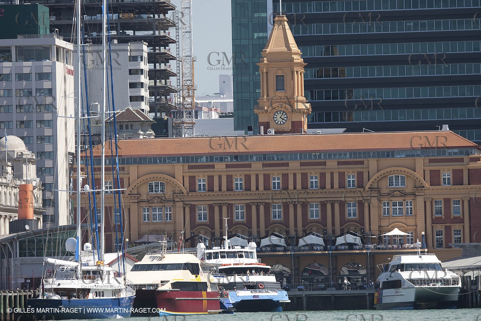 23 01 2009 - Auckland (NZL) -  Louis Vuitton Pacific Series - BMW ORACLE Racing-Tuning up onboard Emirates Team New Zealand yacht