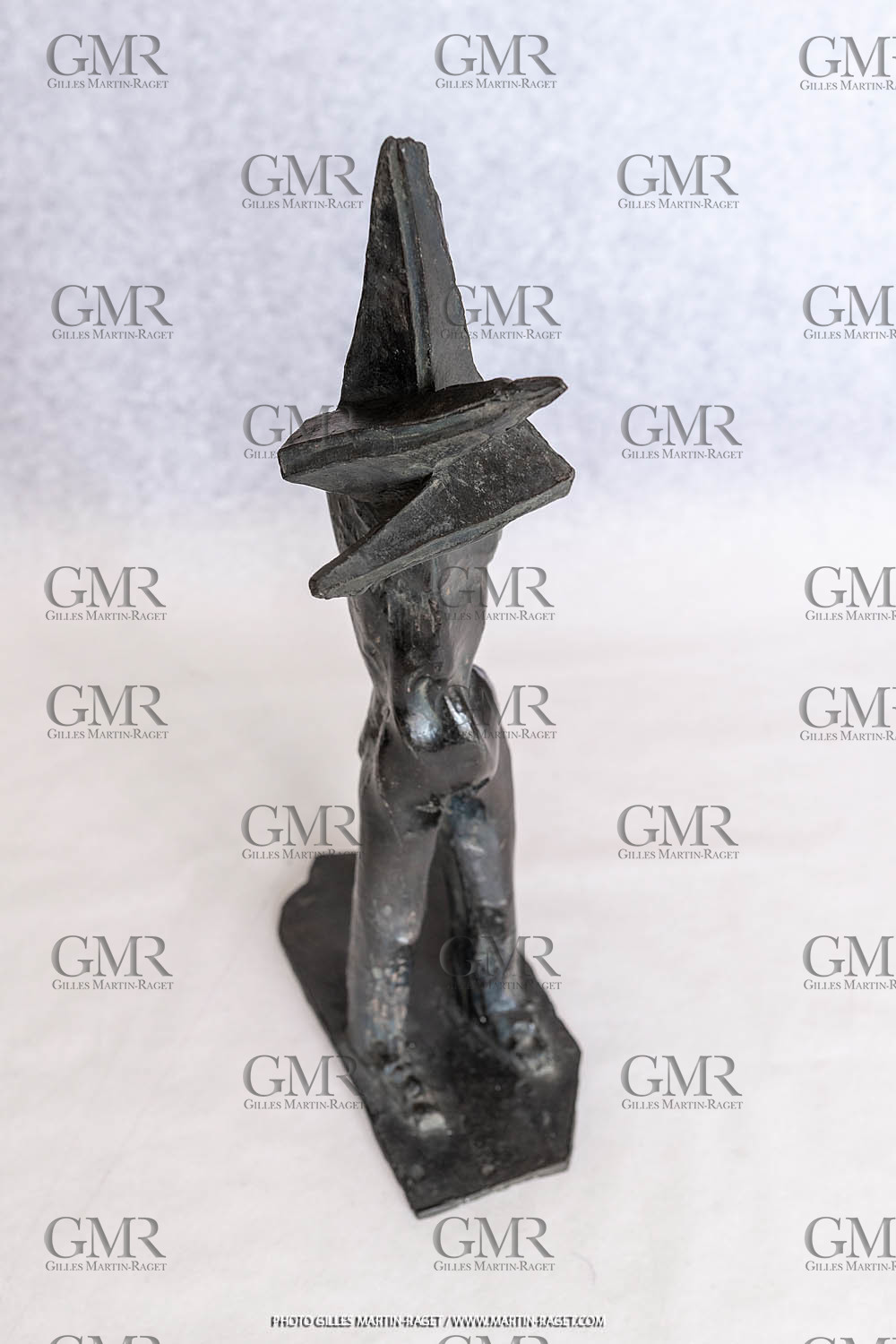 08 01 2023, Marseille (FRA), Oeuvre de Germaine Richier, Guerrier n° 2 1953, Bronze patiné foncé, Fondeur : L.Thinot, Paris, 39 x 9 x 20 cm, Collection particulière
