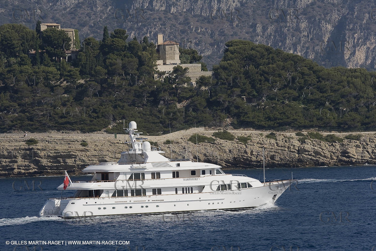 28 07 2007 - St Jean Cap Ferrat - SuperYachts - Motor Yachts - Hampshire