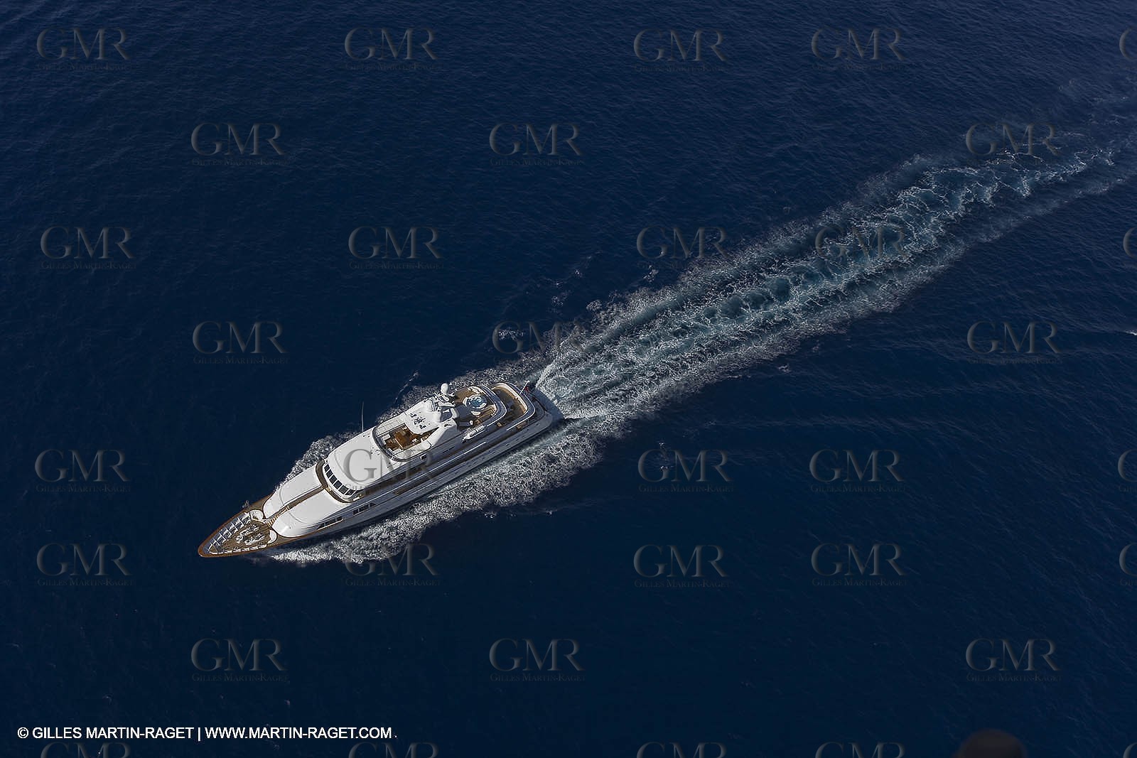 28 07 2007 - St Jean Cap Ferrat - SuperYachts - Motor Yachts - Hampshire