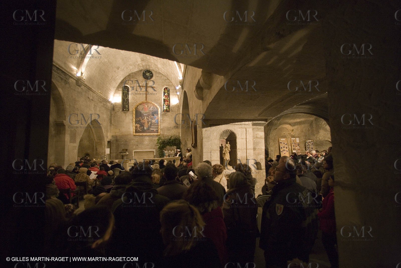 24 12 2006 - Les Baux de Provence - Christmas eve - Midnight mass with vivid crib and traditional procession in Saint Vincent Church.