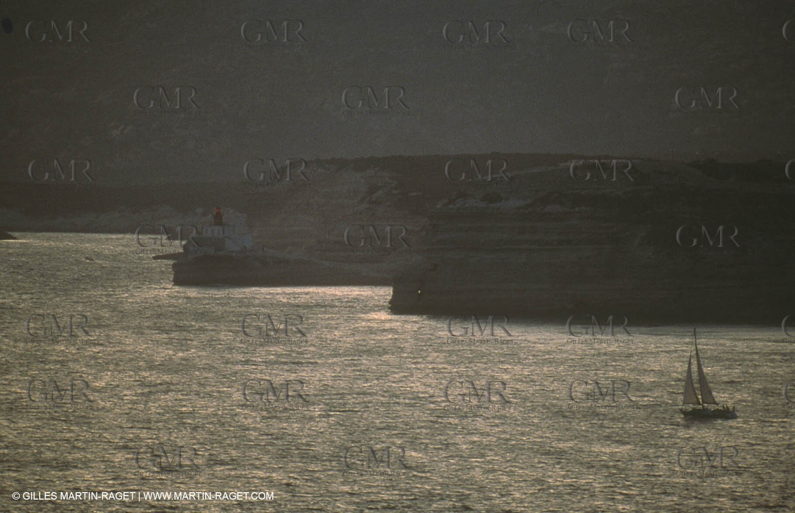 Crusing monohull sailing