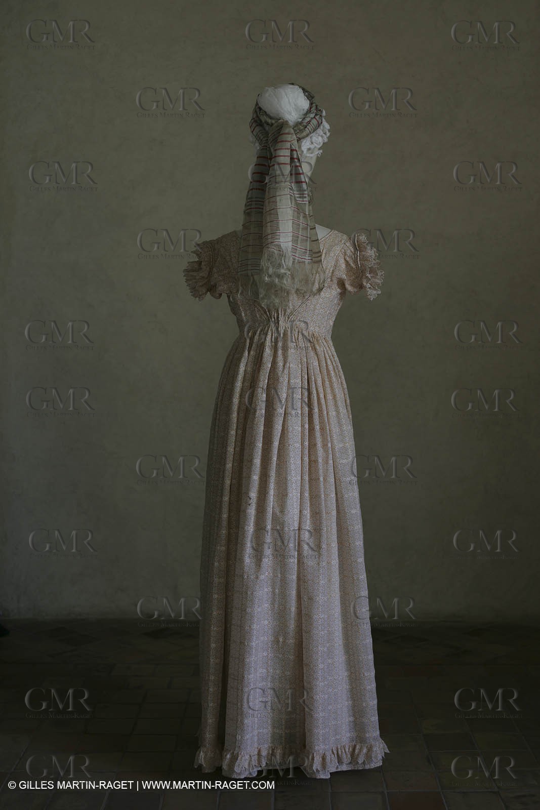 May 2004 - La Tour d'Aigues (FRA, 84) - Old costumes for women of the South exhibition