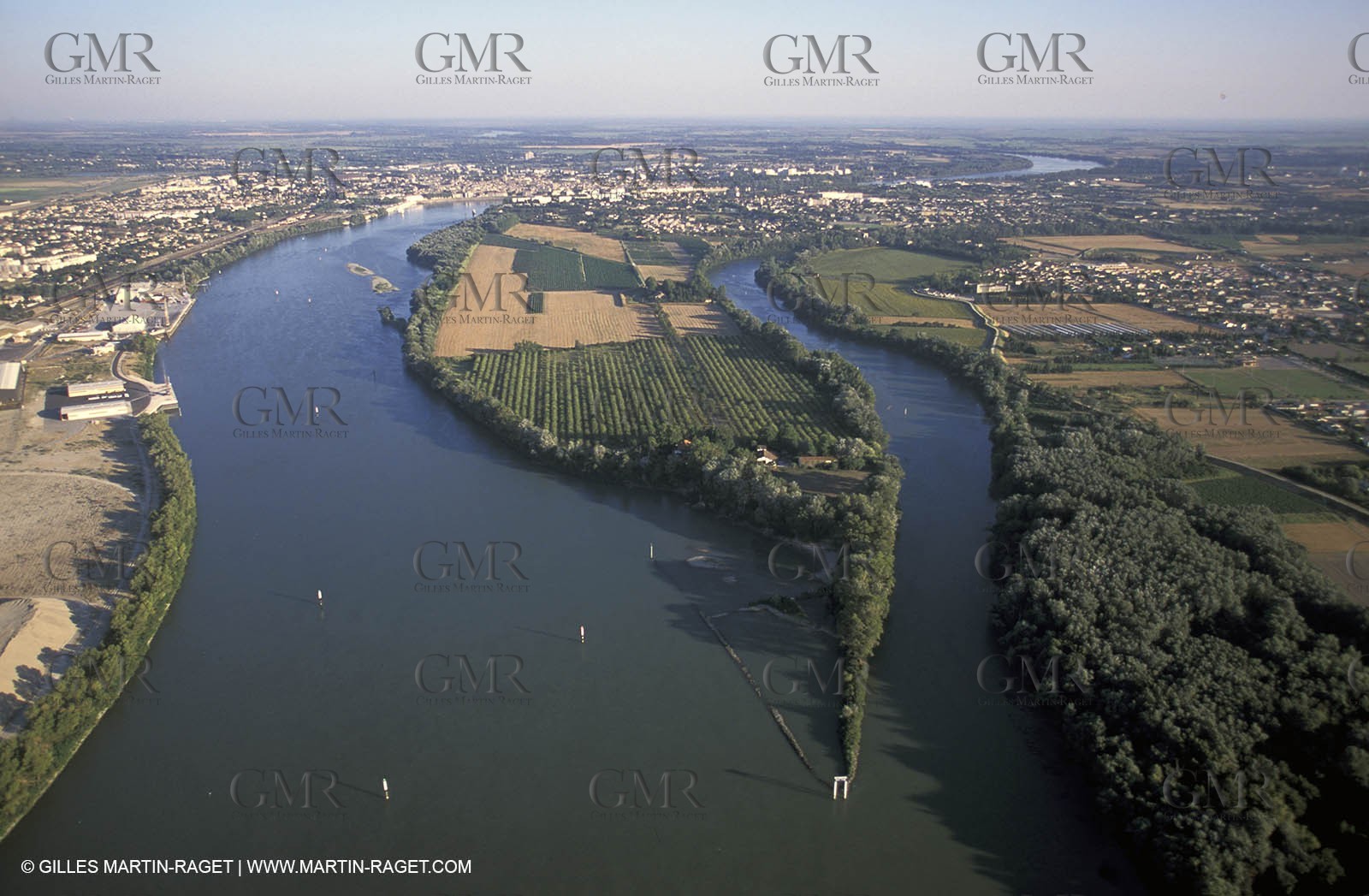 Rhône delta separation before Arles