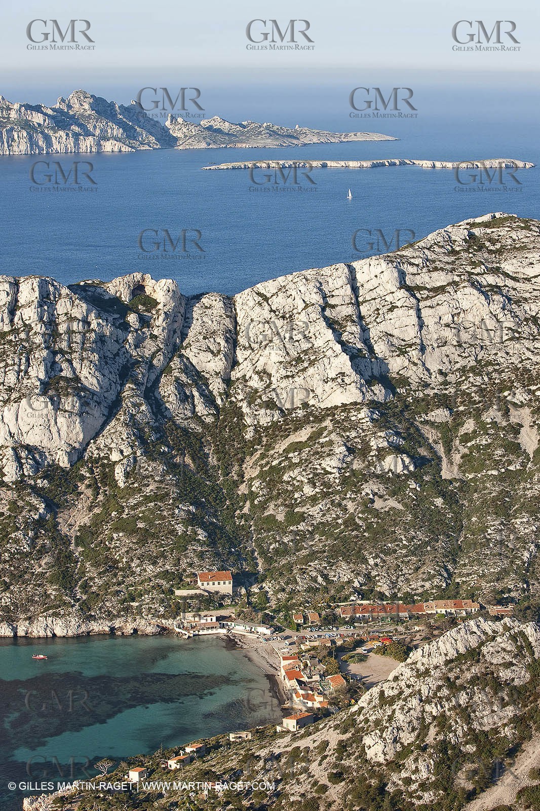 04 04 2009 - Marseille (FRA, 13) - Les Calanques - Marseille as seen from the top of the Baou Rond summit