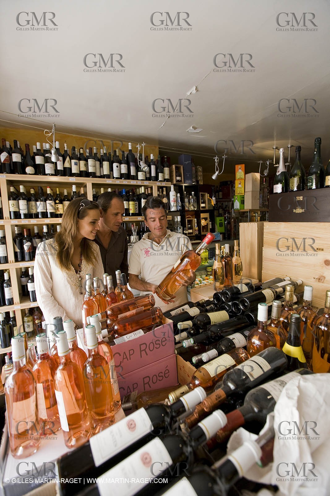 06 09 2007 - Saint Tropez (FRA, 83) - Superyachts - Motoryachts - Mangusta 92 Triple Fun in Saint Tropez - - Shopping in Saint Tropez