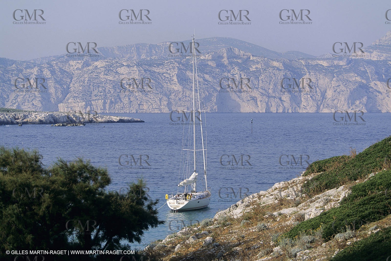 sailing, cruising, monohull at the mooring