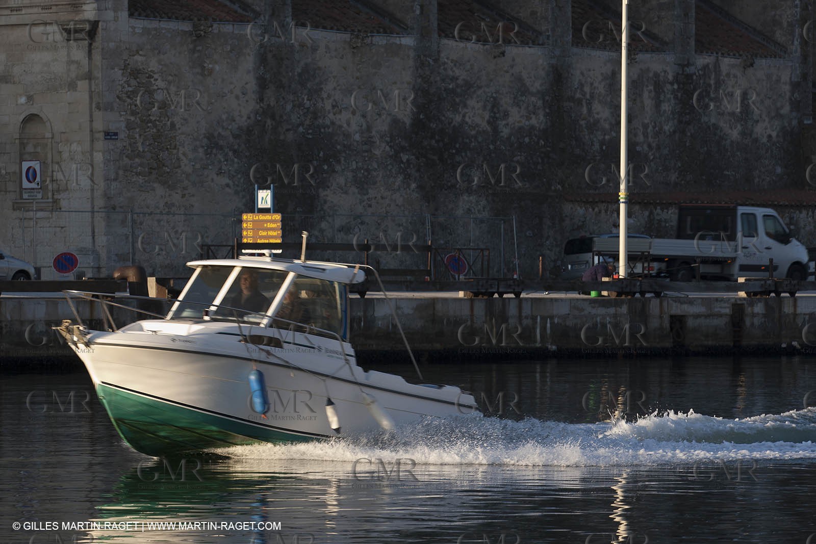 14 03 2012 - Martigues (FRA,13) - neighborhood Le Miroir (the mirror)
