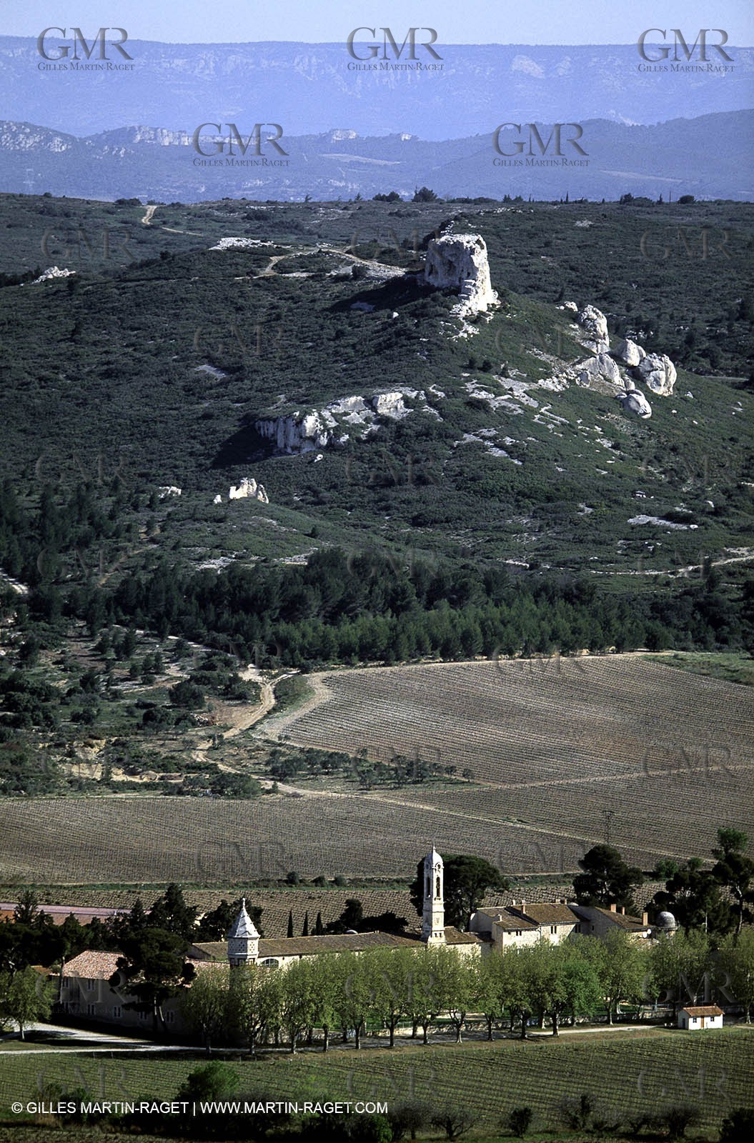 Calissane castel, nearby la Fare les Oliviers