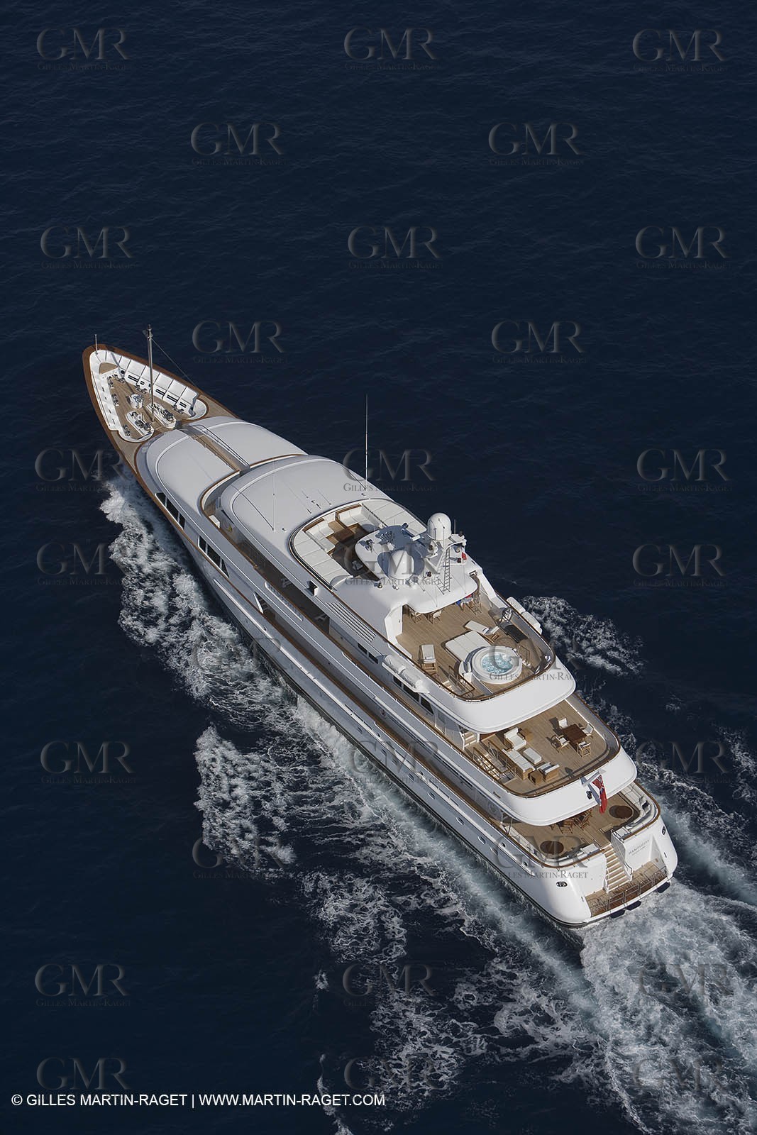 28 07 2007 - St Jean Cap Ferrat - SuperYachts - Motor Yachts - Hampshire