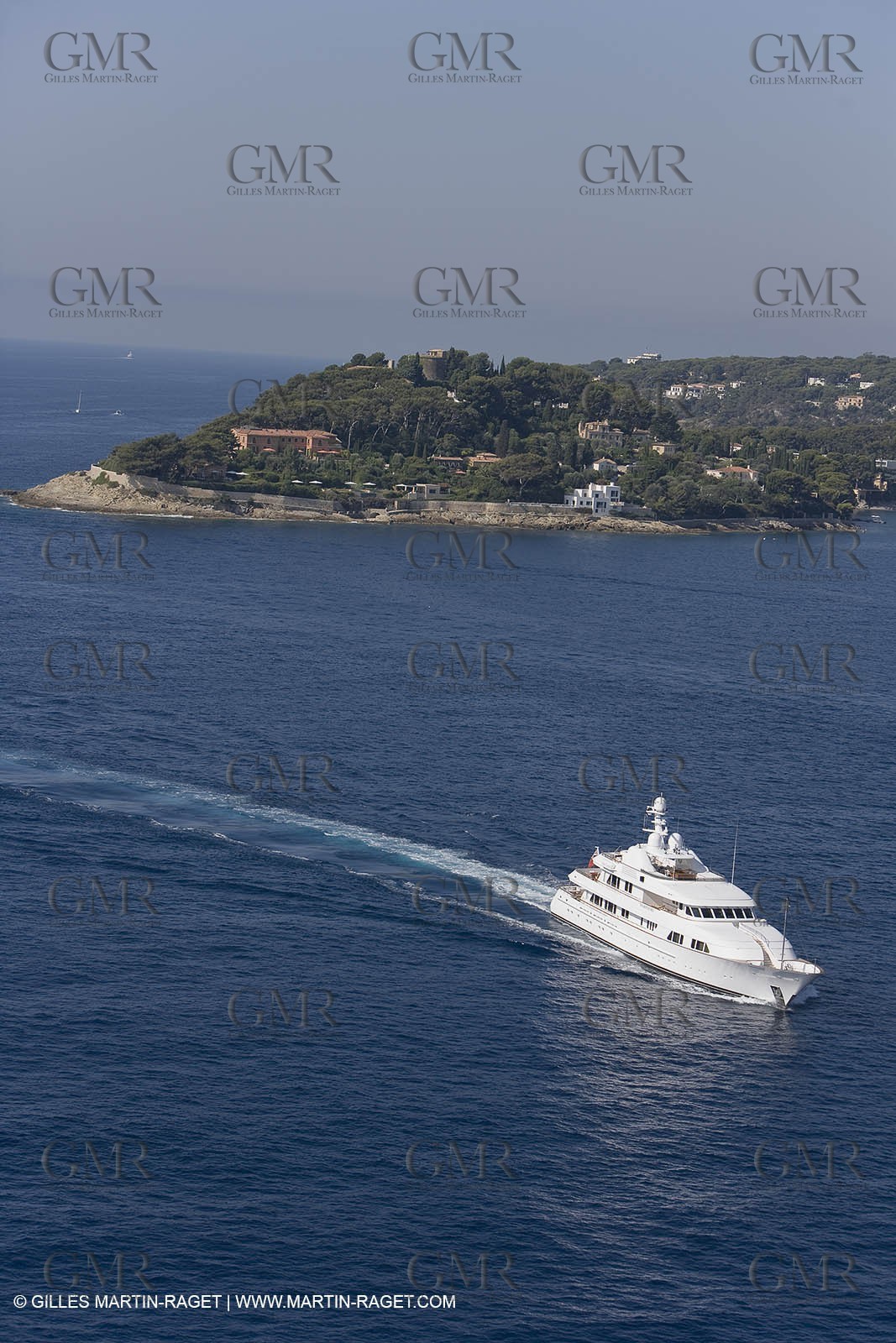 28 07 2007 - St Jean Cap Ferrat - SuperYachts - Motor Yachts - Hampshire