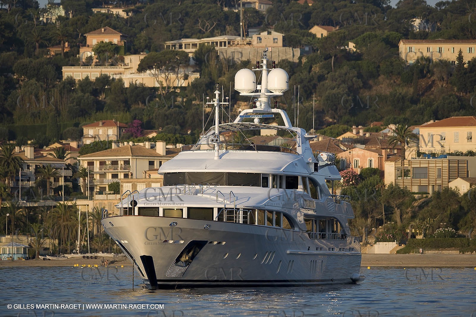 28 07 2007 - St Jean Cap Ferrat - SuperYachts - Motor Yachts - Hampshire