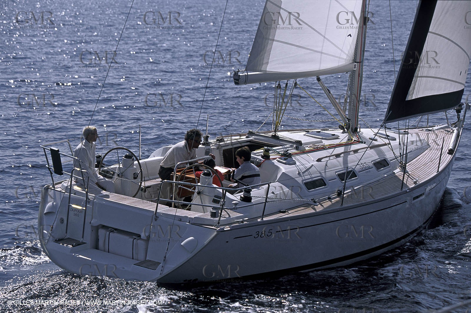 Crusing monohull sailing