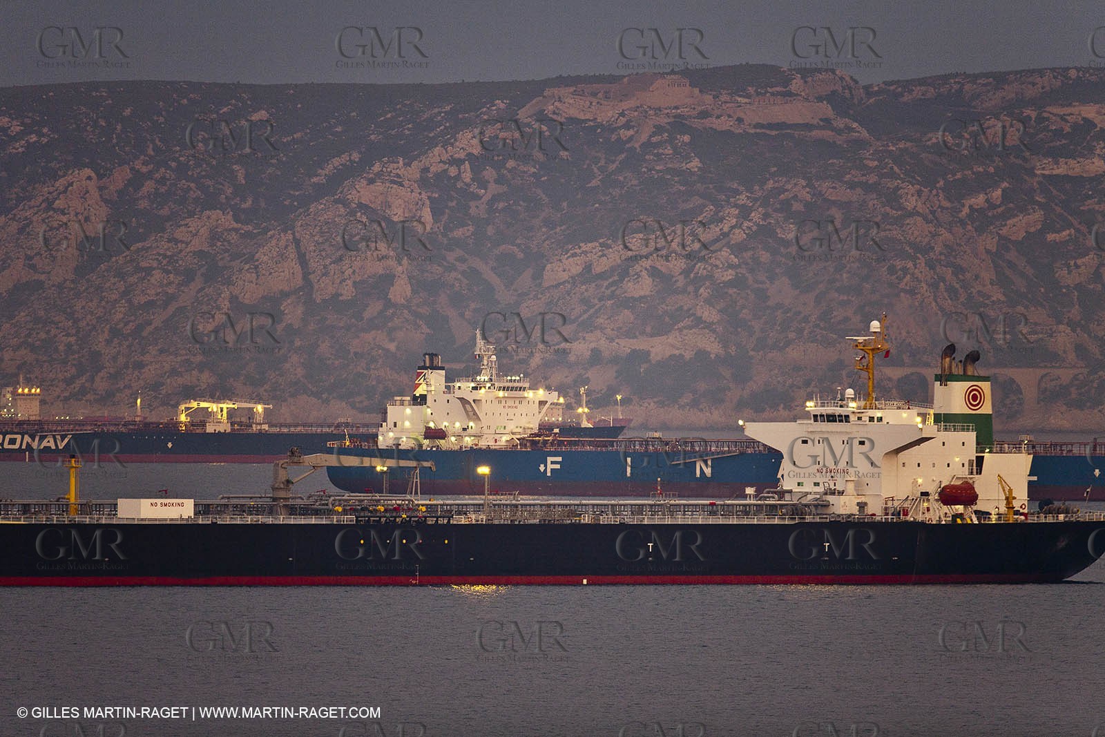 23 10 2010 - Marseille (FRA,13) - Le Ponant - Arrival in Marseille and entrance in the historical port