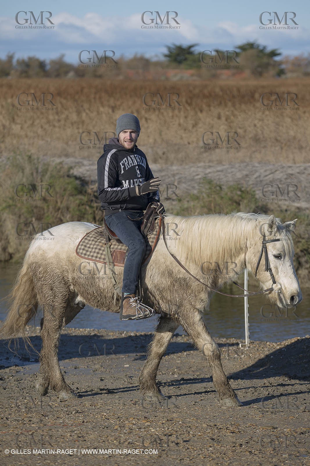 26 12 2013 - Les Saintes Maries de la Mer (FRA,13) - Horse riding at Cabanes de Cacharel