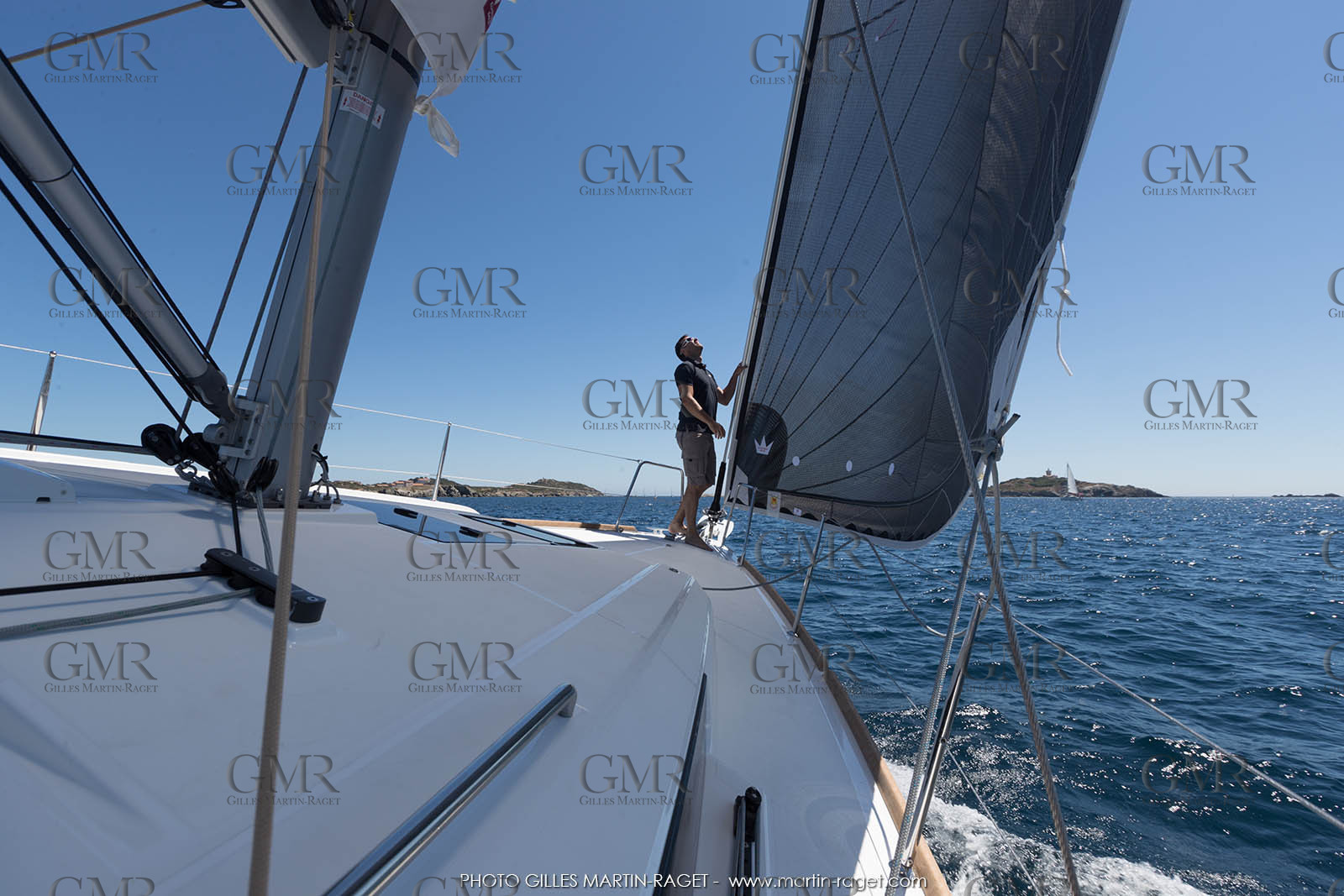 04 07 3017; Les EMbiez (FRA; 83) - Chantier Beneteau; Oceanis 38.1