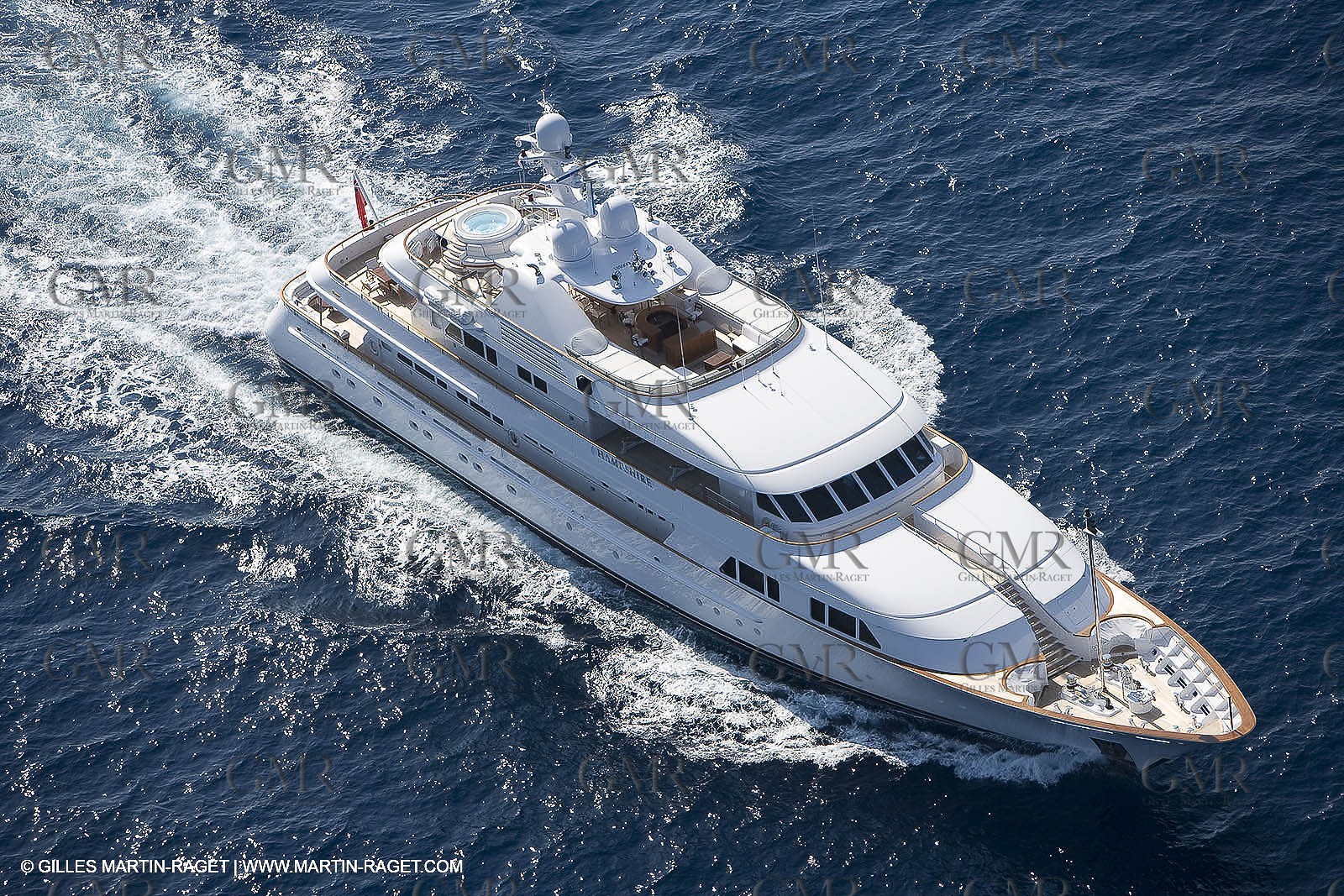 28 07 2007 - St Jean Cap Ferrat - SuperYachts - Motor Yachts - Hampshire