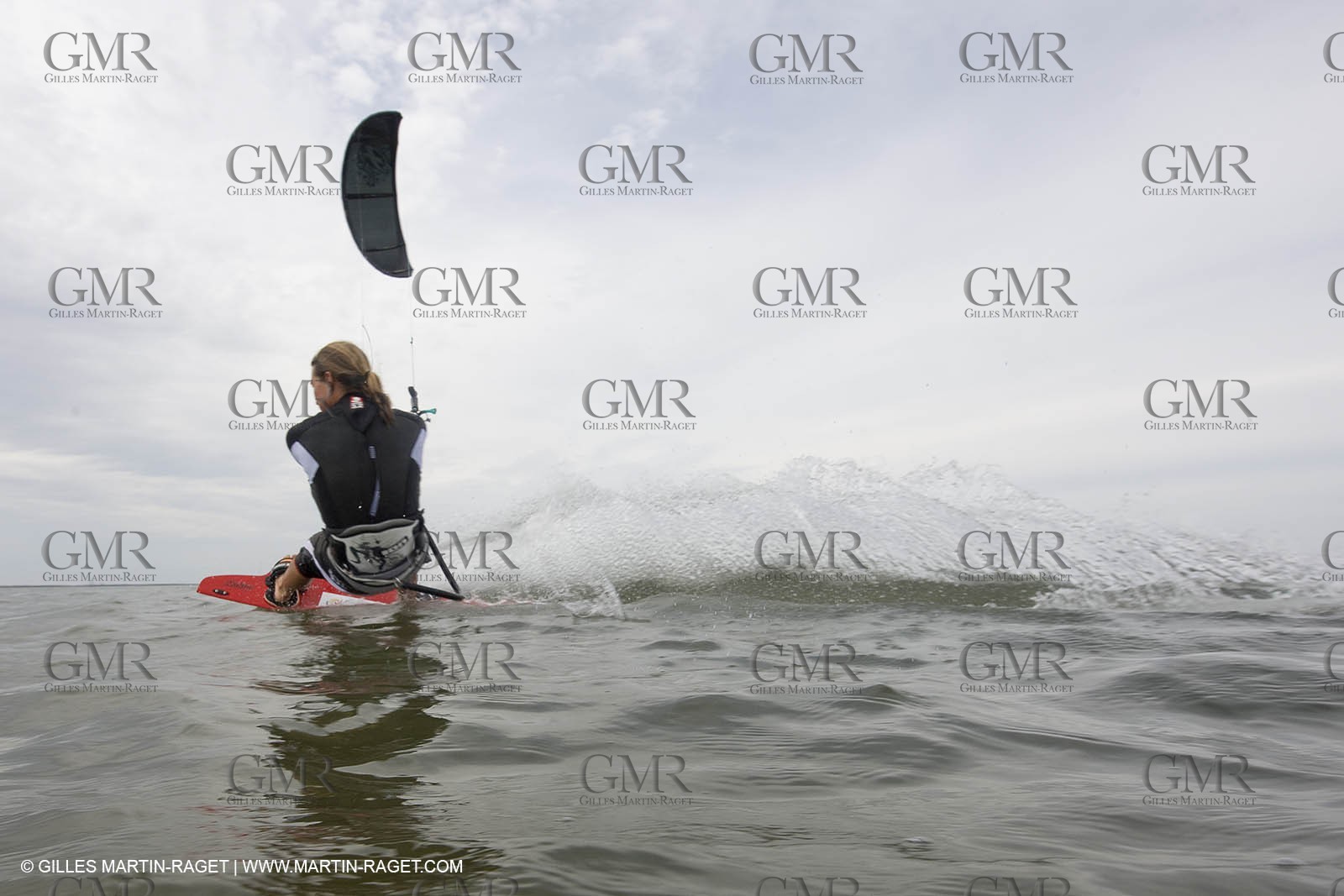08 05 2008 - Port Saint Louis du Rhône (FRA, 13) - kite surfer Alexandre Caizergues training