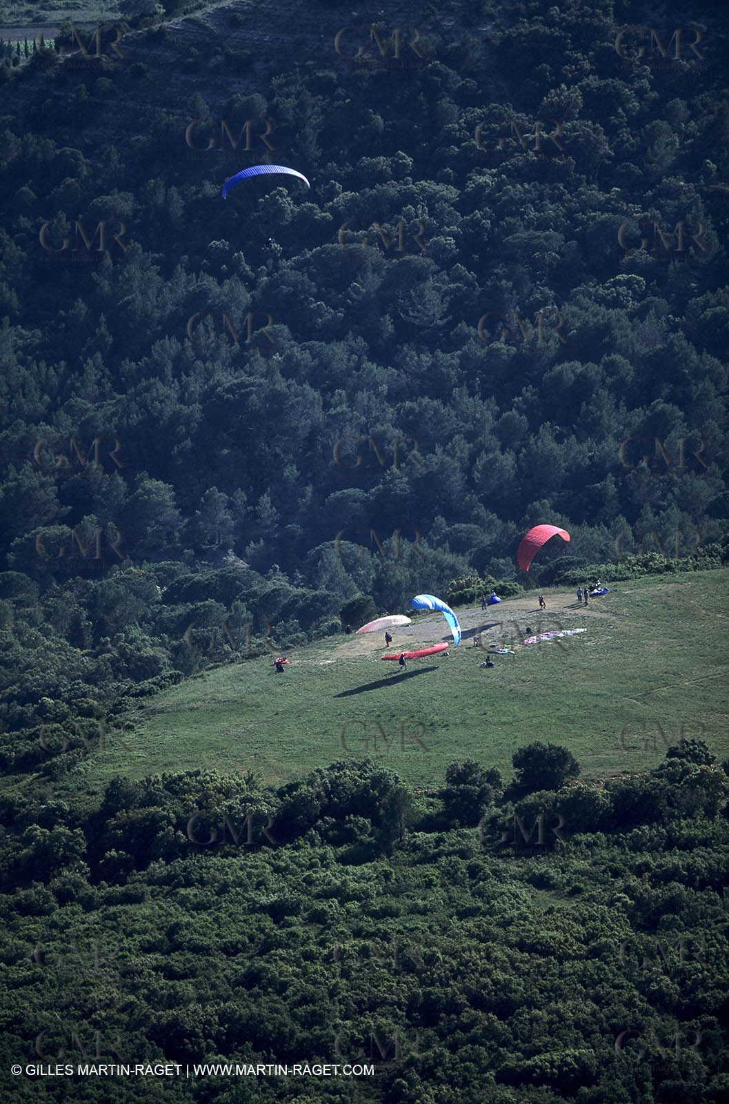 Clarensac (Gard), paragliding