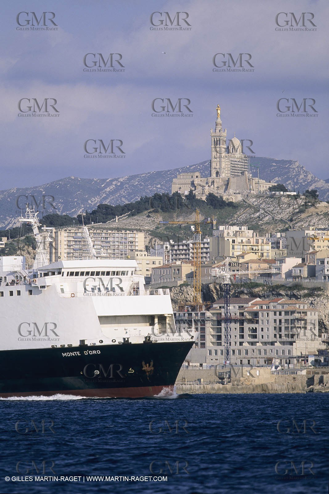 Monde maritime, opérations porturaires, ports, manoeuvres, marine world, harbour operations, maritime shipping,