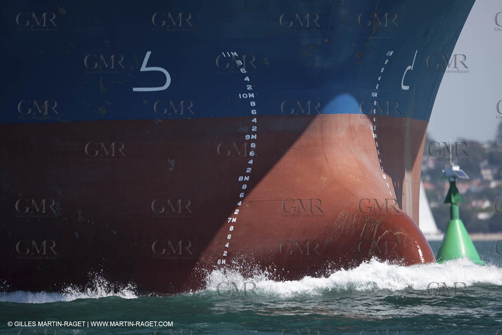 23 01 2009 - Auckland (NZL) -  Louis Vuitton Pacific Series - BMW ORACLE Racing-Tuning up onboard Emirates Team New Zealand yacht