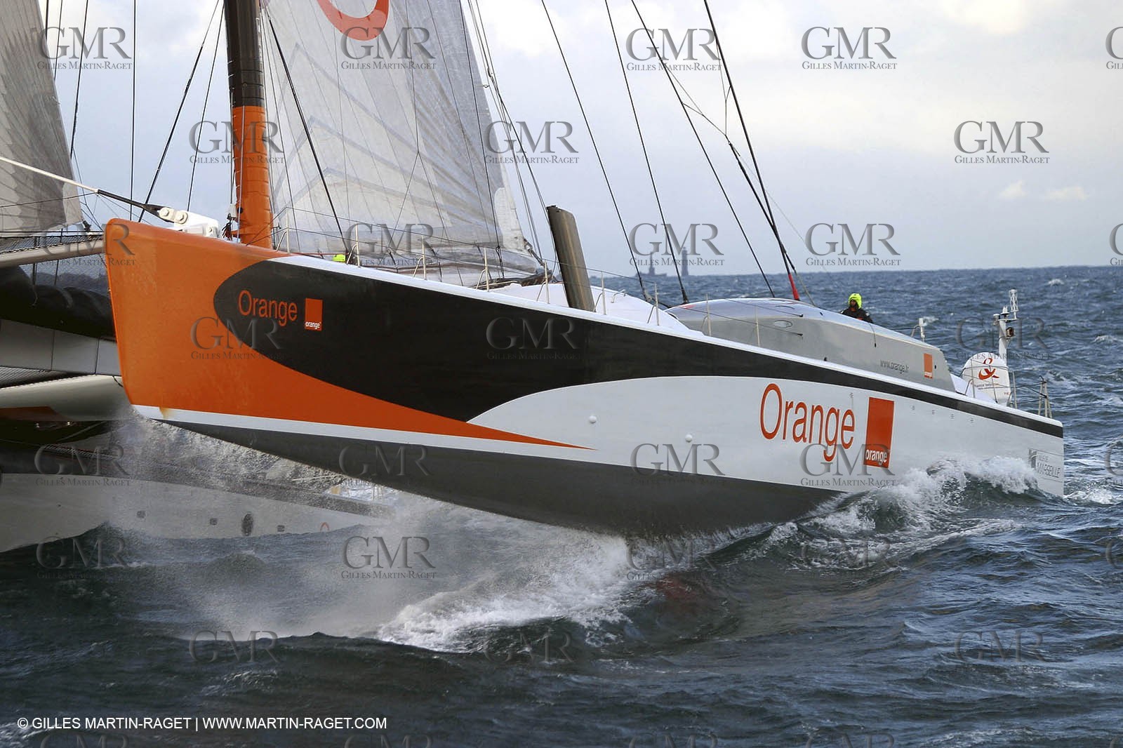 Orange II-2004 Jules Verne Trophy-Ouessant-2nd line crossing