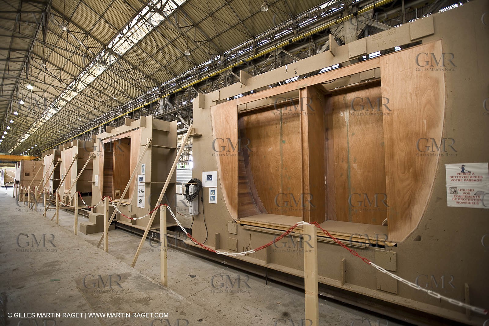 22 01 2008 - La Ciotat (FRA, 13) - Construction of cruising catamaran Nahema at H2X boatyard -modules lamination