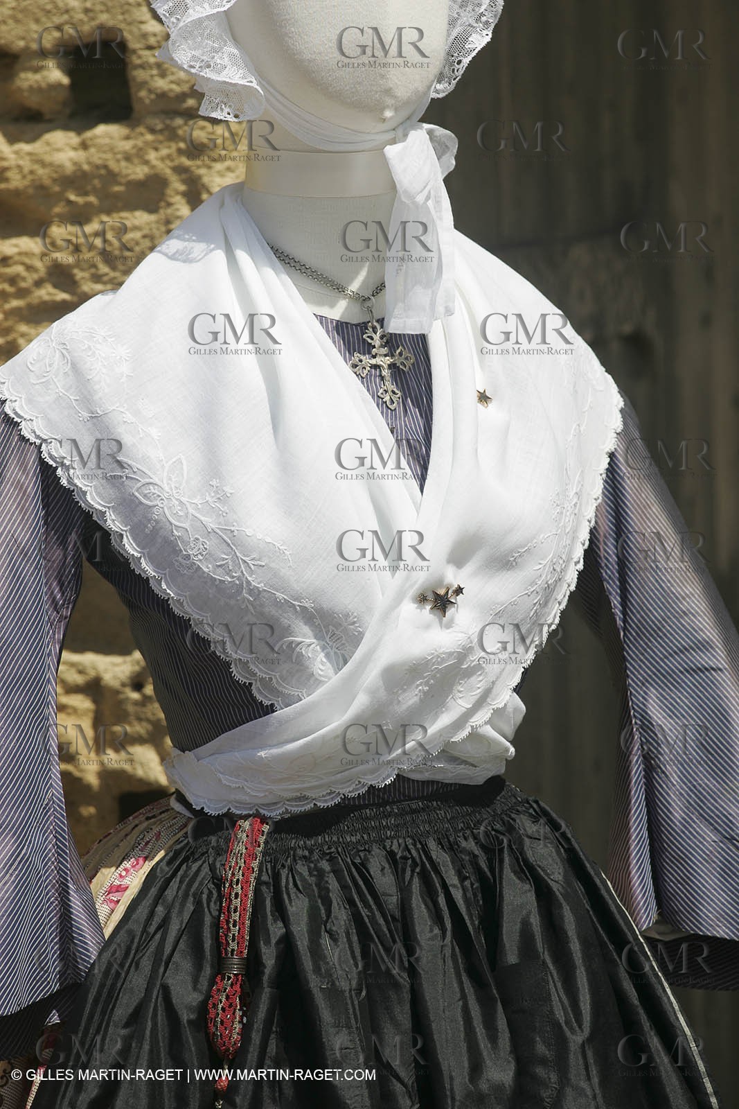 May 2004 - La Tour d'Aigues (FRA, 84) - Old costumes for women of the South exhibition