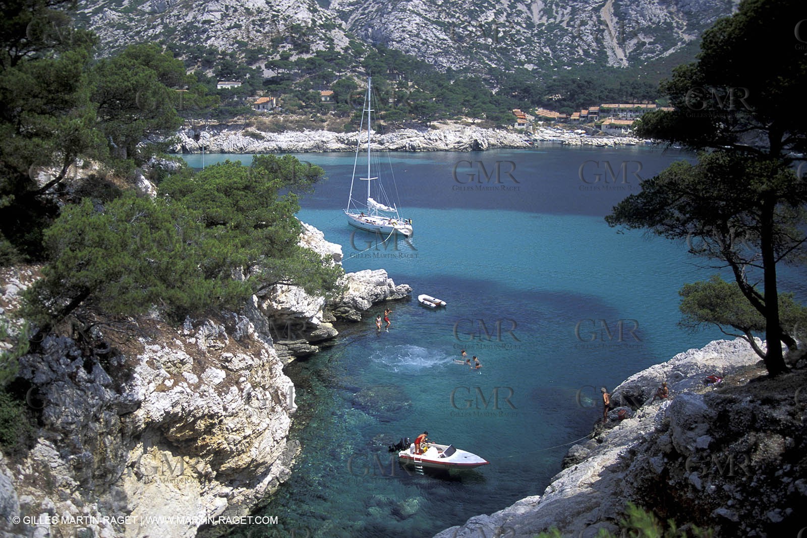 Cruising monohull mooring