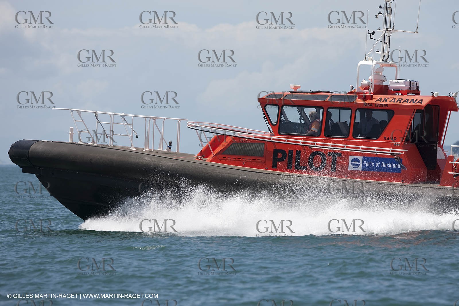 23 01 2009 - Auckland (NZL) -  Louis Vuitton Pacific Series - BMW ORACLE Racing-Tuning up onboard Emirates Team New Zealand yacht
