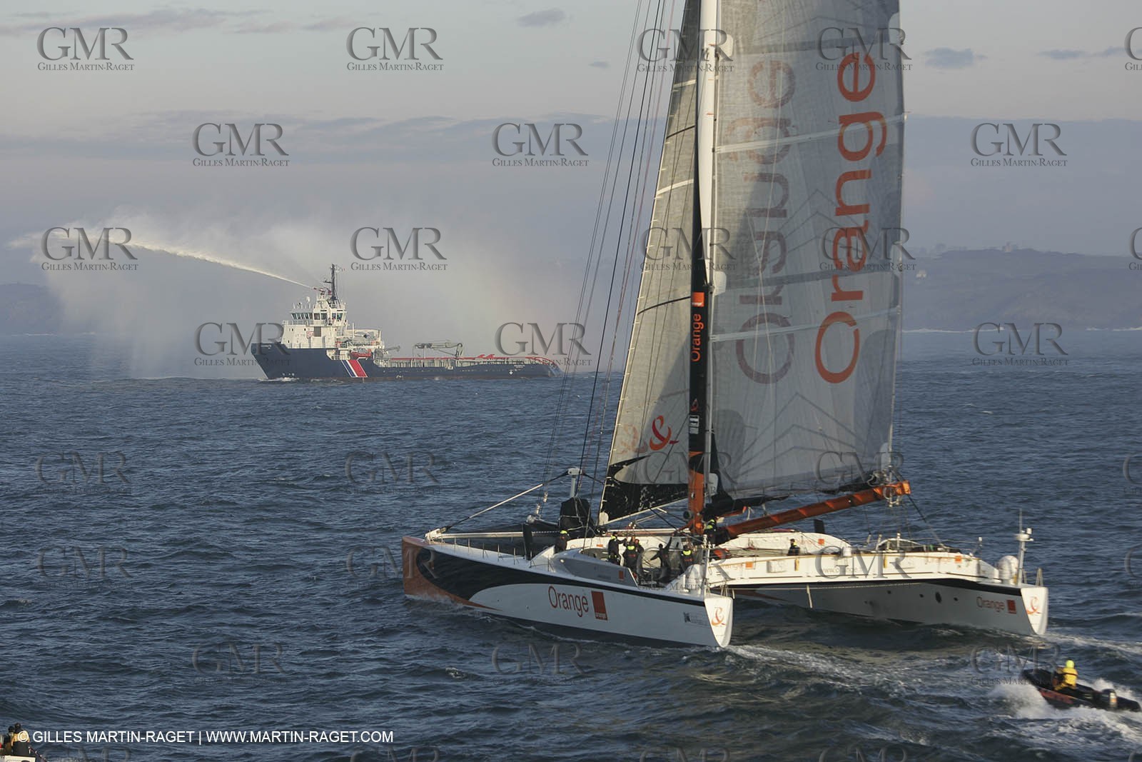 Orange II - Arrivée Trophée Jules Verne 2005 à Brest  - En mer