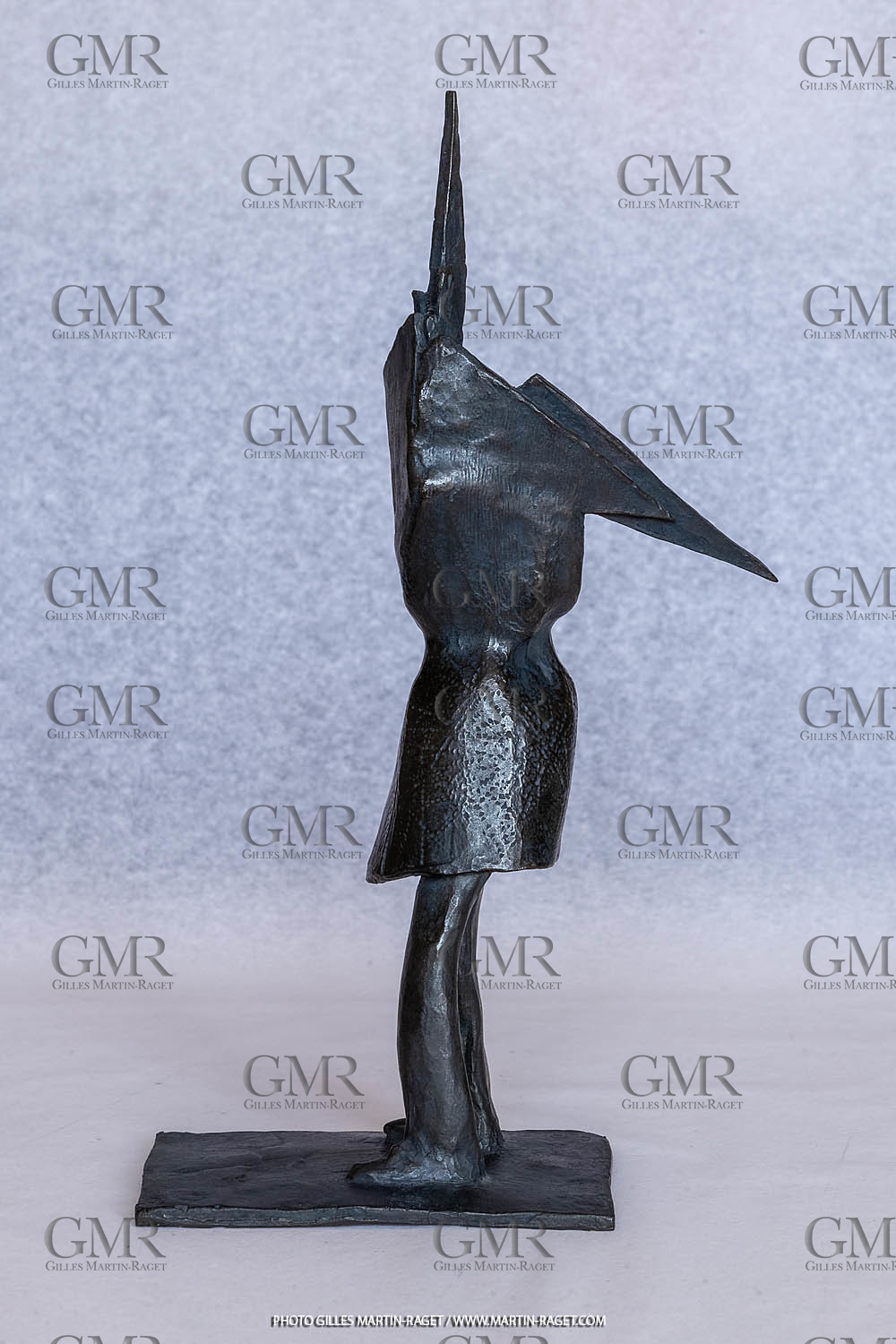 08 01 2023, Marseille (FRA,13), Oeuvre de Germaine Richier, Guerrier n° 4 1953, Bronze patiné foncé, Numéroté 6 8, Fondeur : L.Thinot, Paris, 33 x 10 x 19,5 cm, Collection particulière