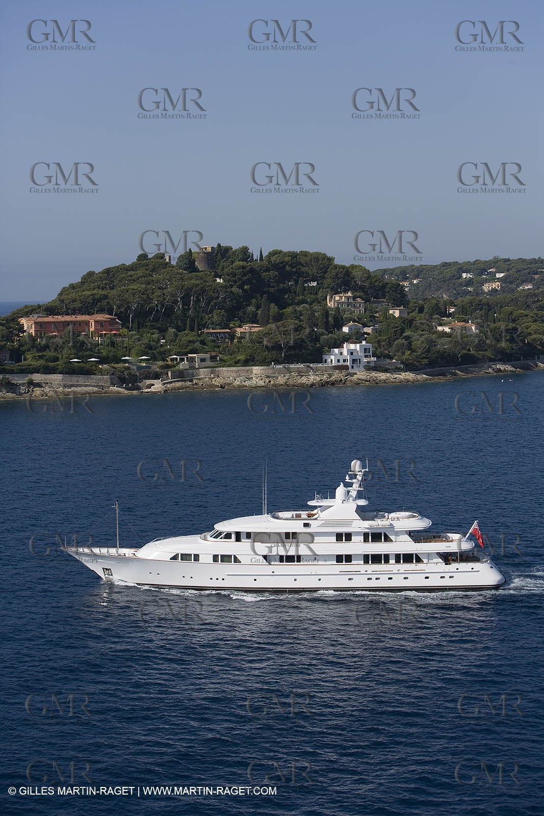 28 07 2007 - St Jean Cap Ferrat - SuperYachts - Motor Yachts - Hampshire